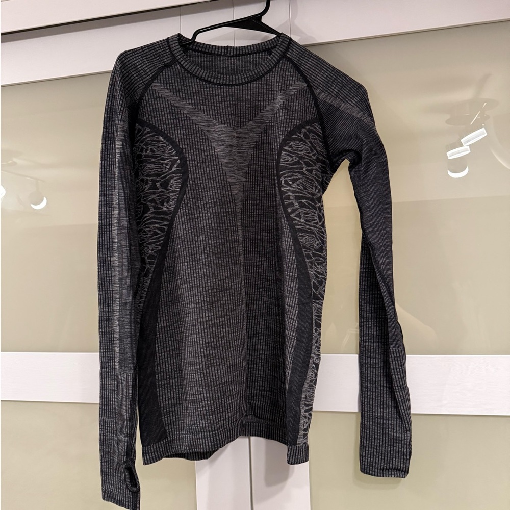 Lululemon Rest Less Pullover heather black with thumb holes